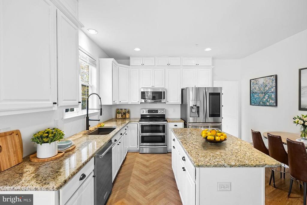 Upper Marlboro, Maryland, 20772, United States, 5 Bedrooms Bedrooms, ,4 BathroomsBathrooms,Residential,For Sale,1988890