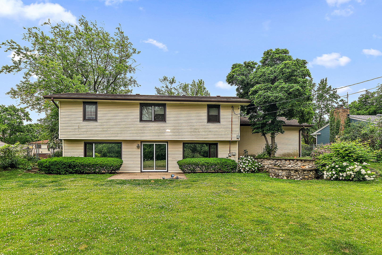 Downers Grove, Illinois, 60516, United States, 3 Bedrooms Bedrooms, ,2 BathroomsBathrooms,Residential,For Sale,1930940