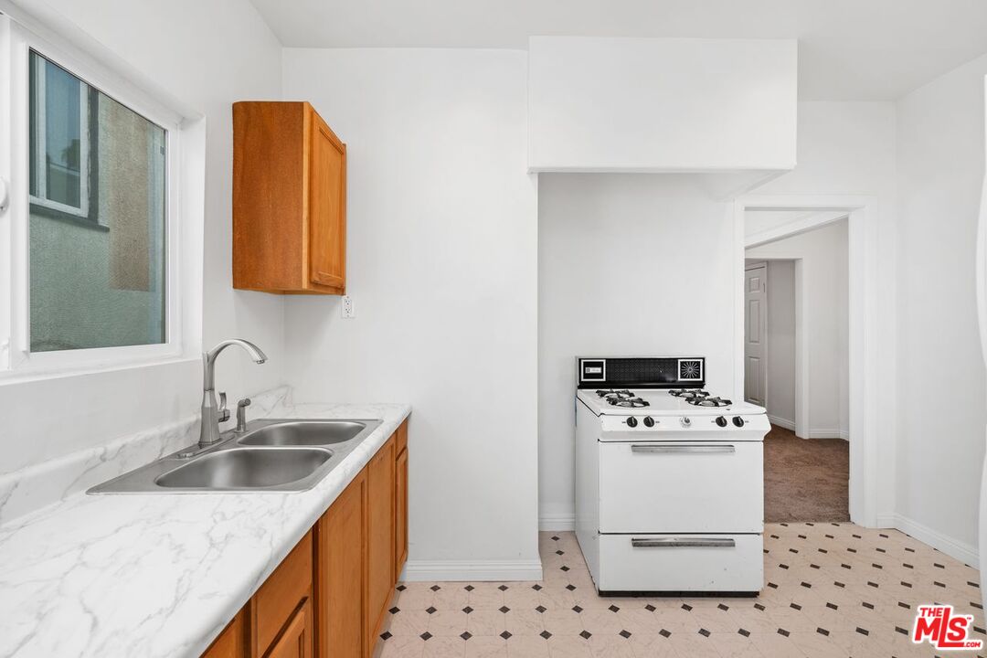 827 Lucile Ave, Los Angeles, California, 90026, United States, 6 Bedrooms Bedrooms, ,Residential,For Sale,827 Lucile Ave,1626659