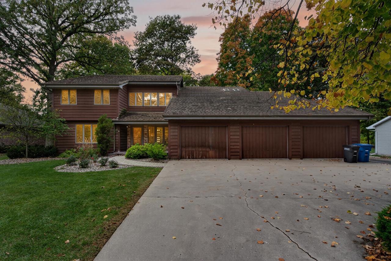 Oshkosh, Wisconsin, 54904, United States, 4 Bedrooms Bedrooms, ,3 BathroomsBathrooms,Residential,For Sale,1978045