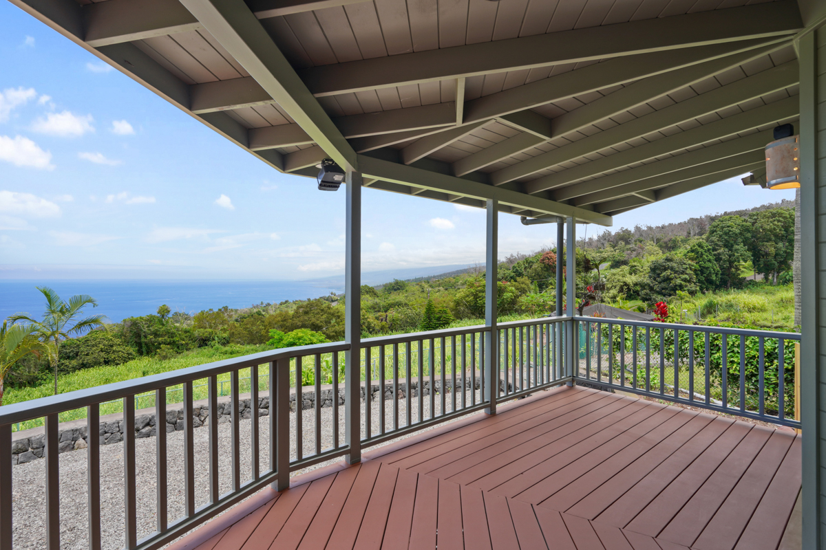 Captain Cook, Hawaii, 96704, United States, 2 Bedrooms Bedrooms, ,2 BathroomsBathrooms,Residential,For Sale,1941620
