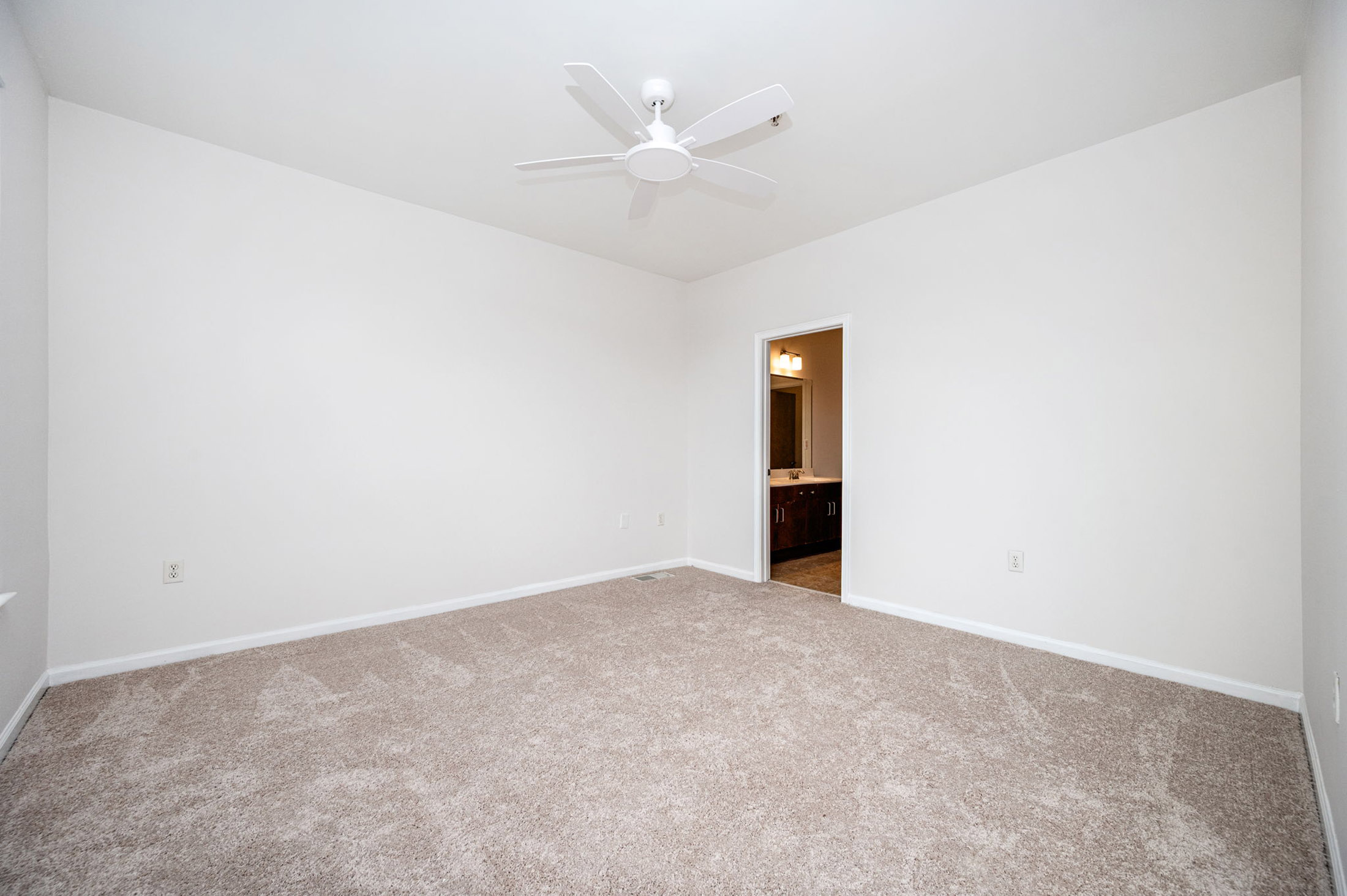  Townhome-style Unit and the Convenience of Intown Living at Sky Lofts - 物件實景