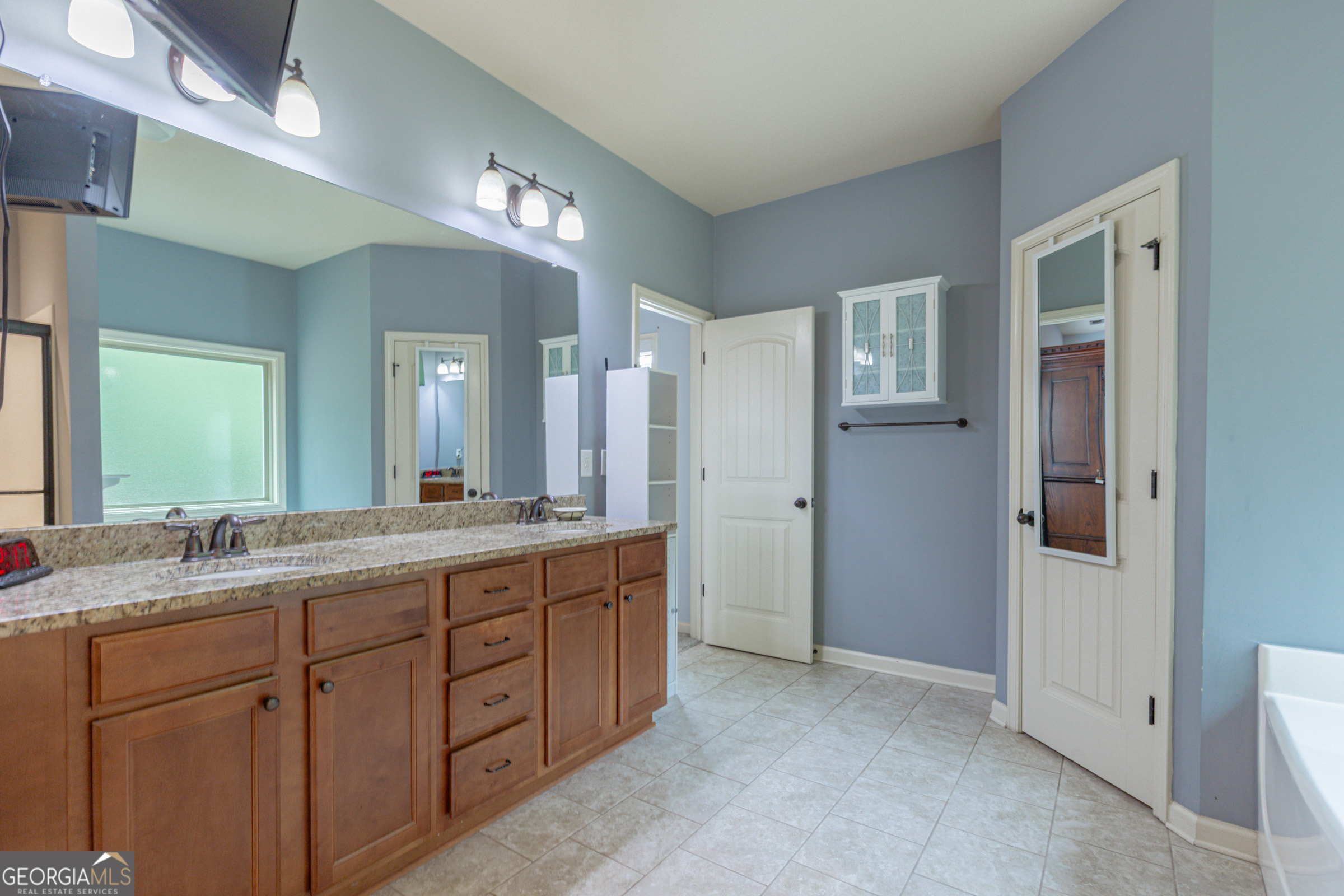 Senoia, Georgia, 30276, United States, 4 Bedrooms Bedrooms, ,3 BathroomsBathrooms,Residential,For Sale,1970203