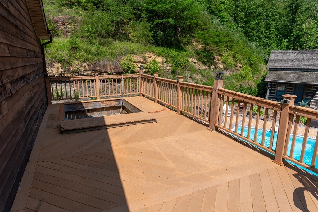 Prestonsburg, Kentucky, 41653, United States, 4 Bedrooms Bedrooms, ,5 BathroomsBathrooms,Residential,For Sale,2048061