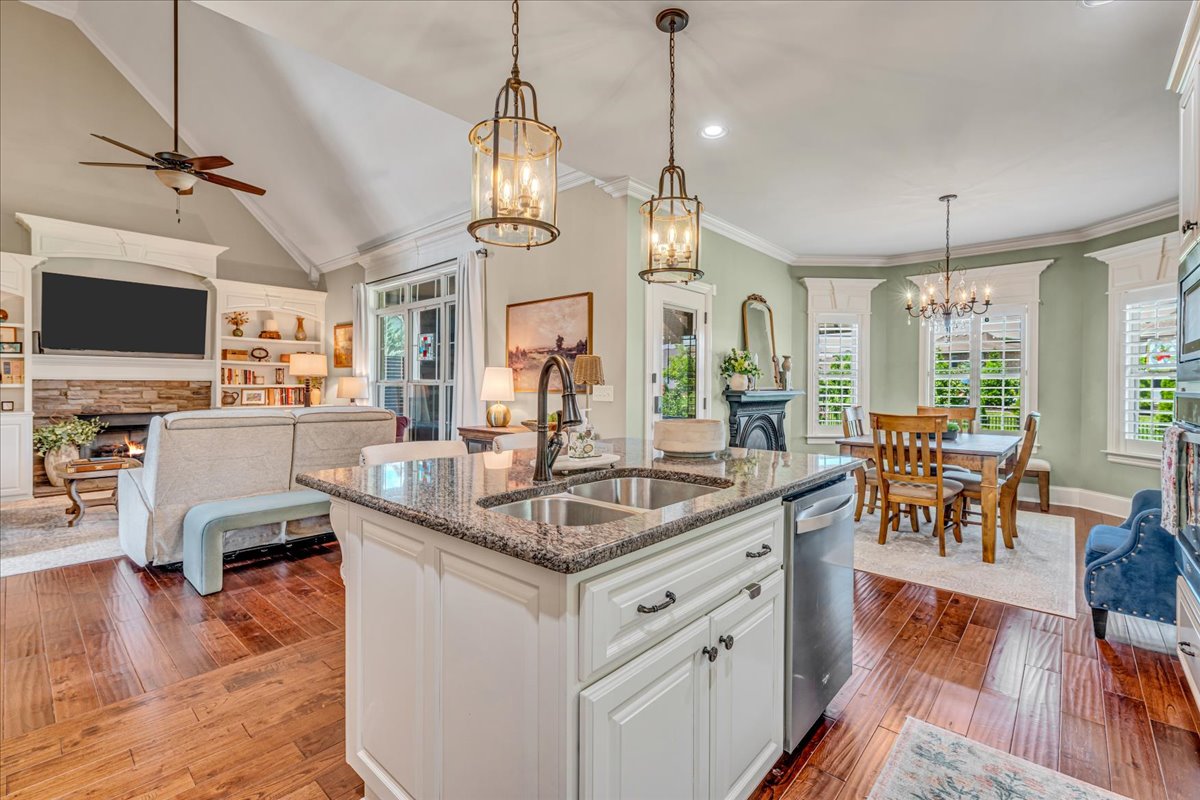 Murfreesboro, Tennessee, 37128, United States, 4 Bedrooms Bedrooms, ,4 BathroomsBathrooms,Residential,For Sale,1921646