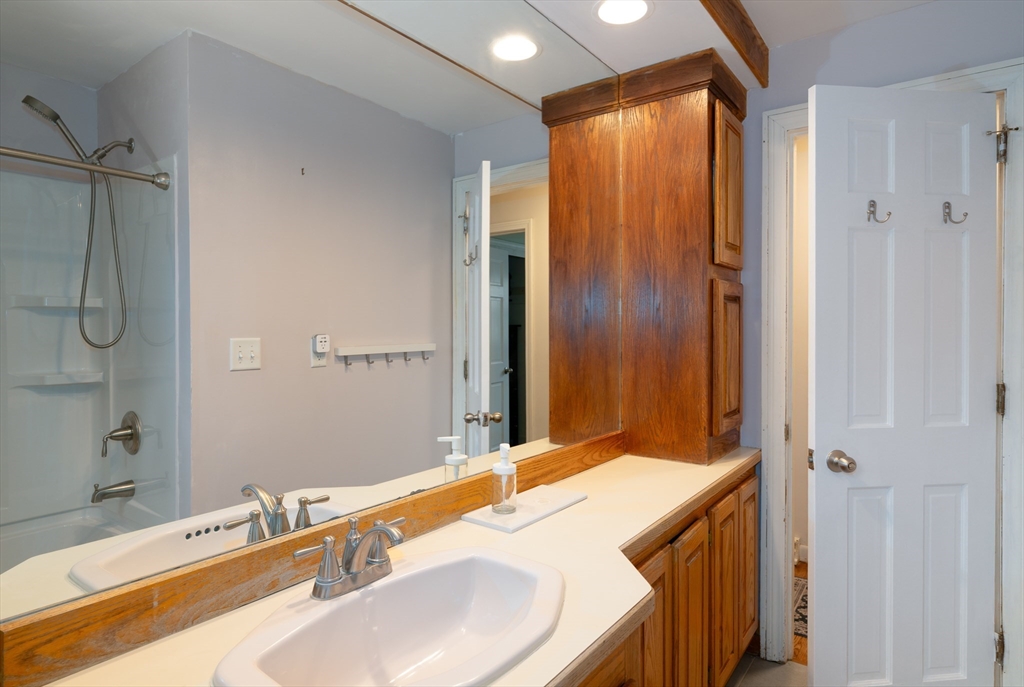 Chelmsford, Massachusetts, 01863, United States, 3 Bedrooms Bedrooms, ,2 BathroomsBathrooms,Residential,For Sale,1988056