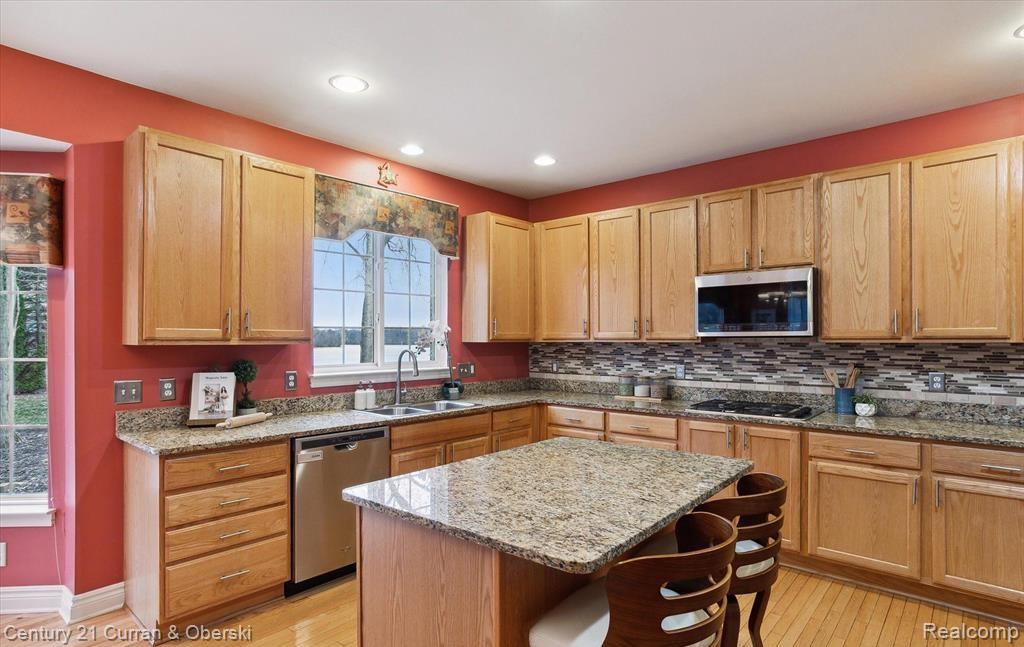 Van Buren Charter Township, Michigan, 48111, United States, 4 Bedrooms Bedrooms, ,5 BathroomsBathrooms,Residential,For Sale,2013024