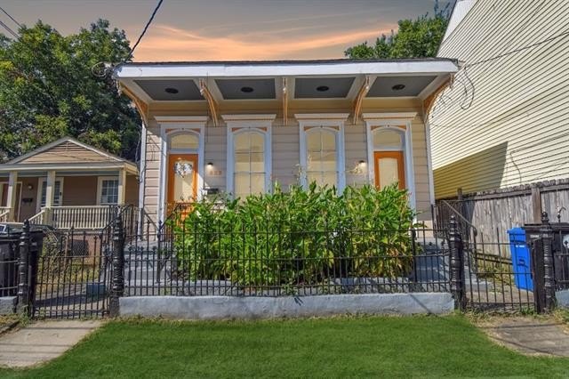 New Orleans, Louisiana, 70130, United States, ,Residential,For Sale,1981413