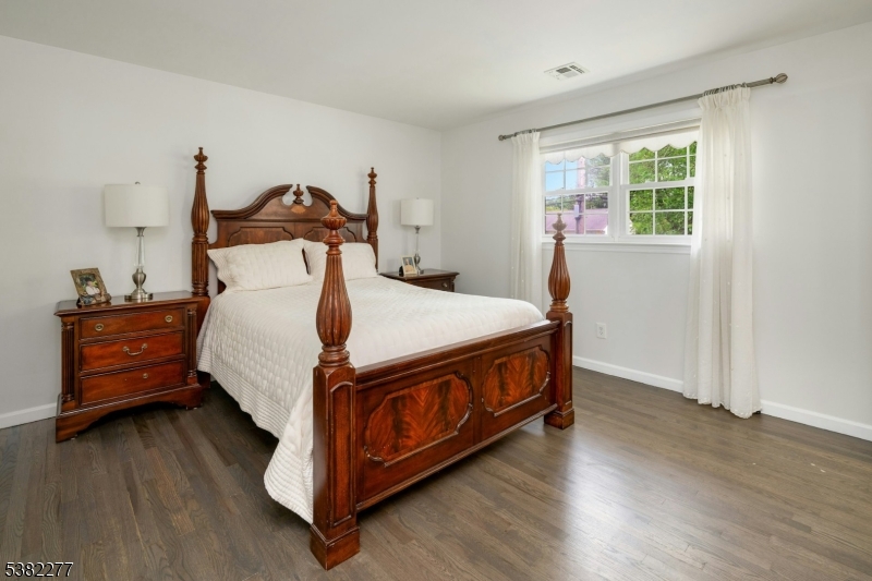 Springfield Twp., New Jersey, 07081, United States, 4 Bedrooms Bedrooms, ,3 BathroomsBathrooms,Residential,For Sale,1938892