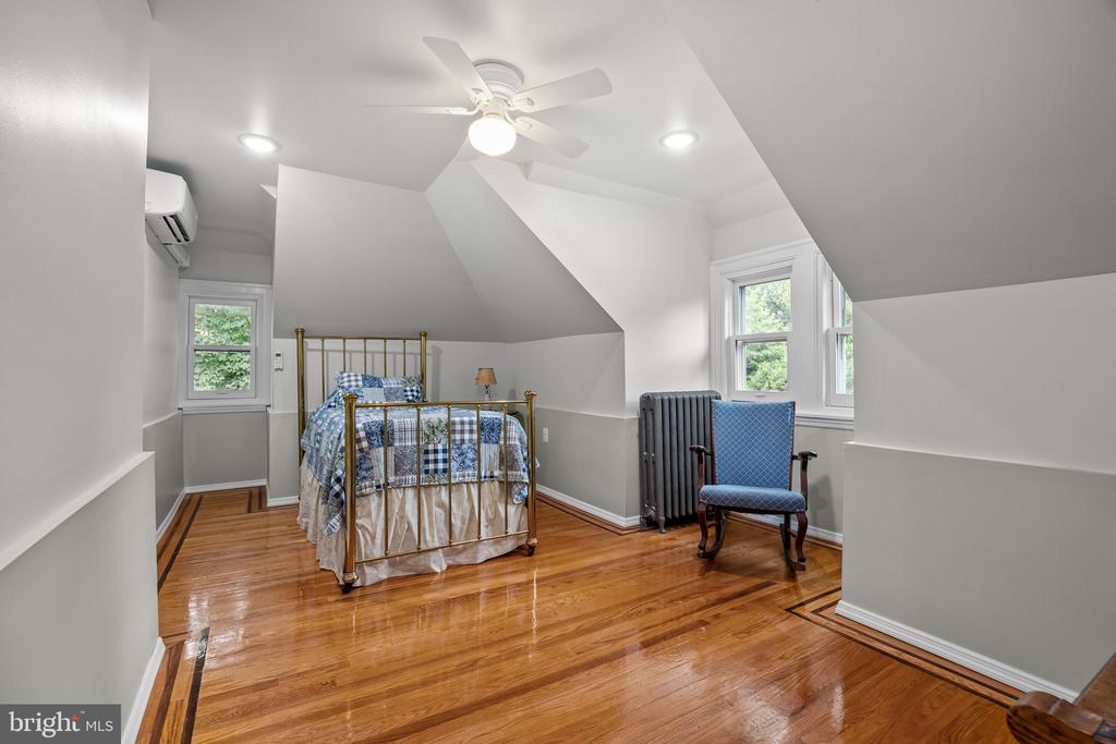 Lansdowne, Pennsylvania, 19050, United States, 5 Bedrooms Bedrooms, ,3 BathroomsBathrooms,Residential,For Sale,1926052