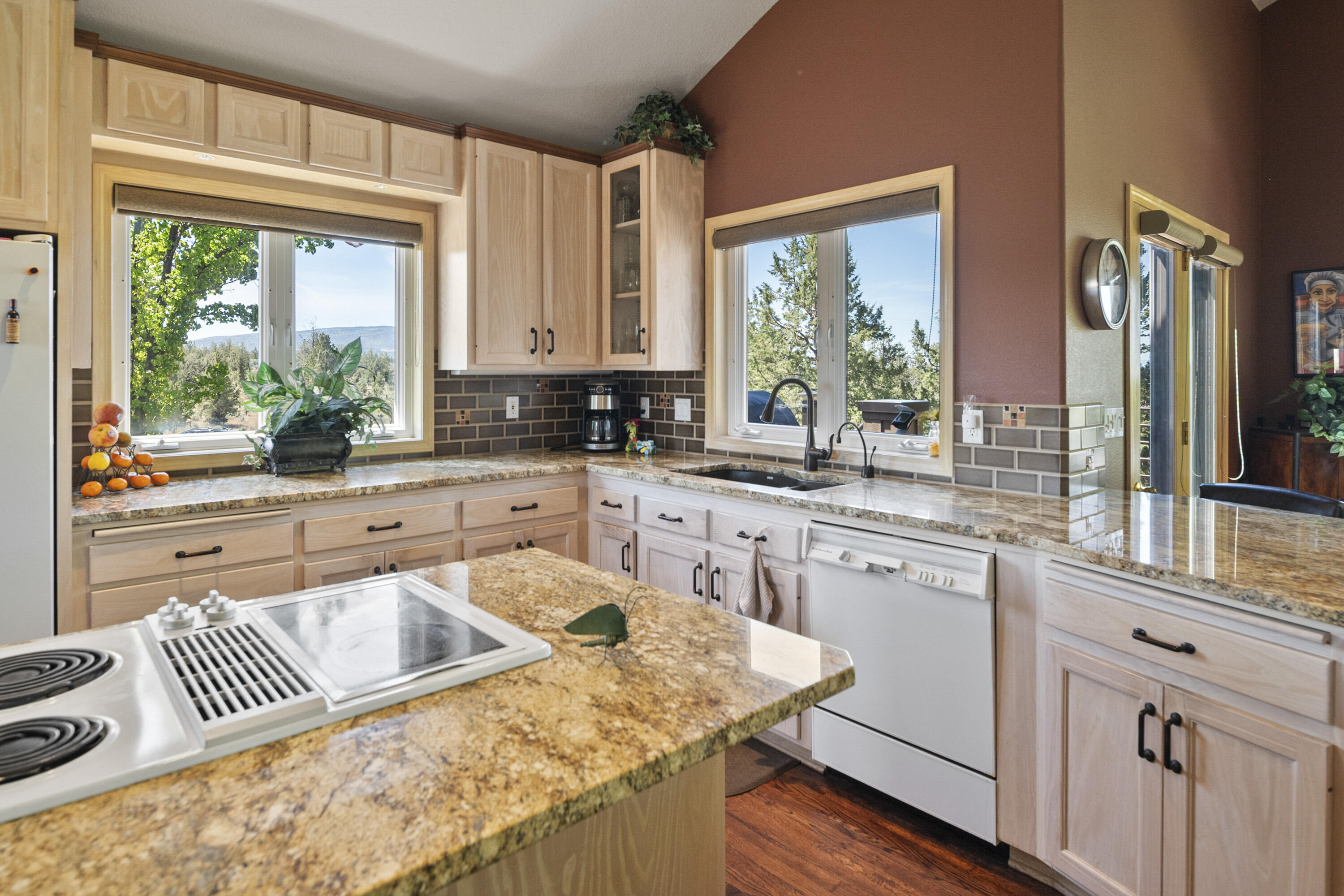 Powell Butte, Oregon, 97753, United States, 4 Bedrooms Bedrooms, ,3 BathroomsBathrooms,Residential,For Sale,1851575