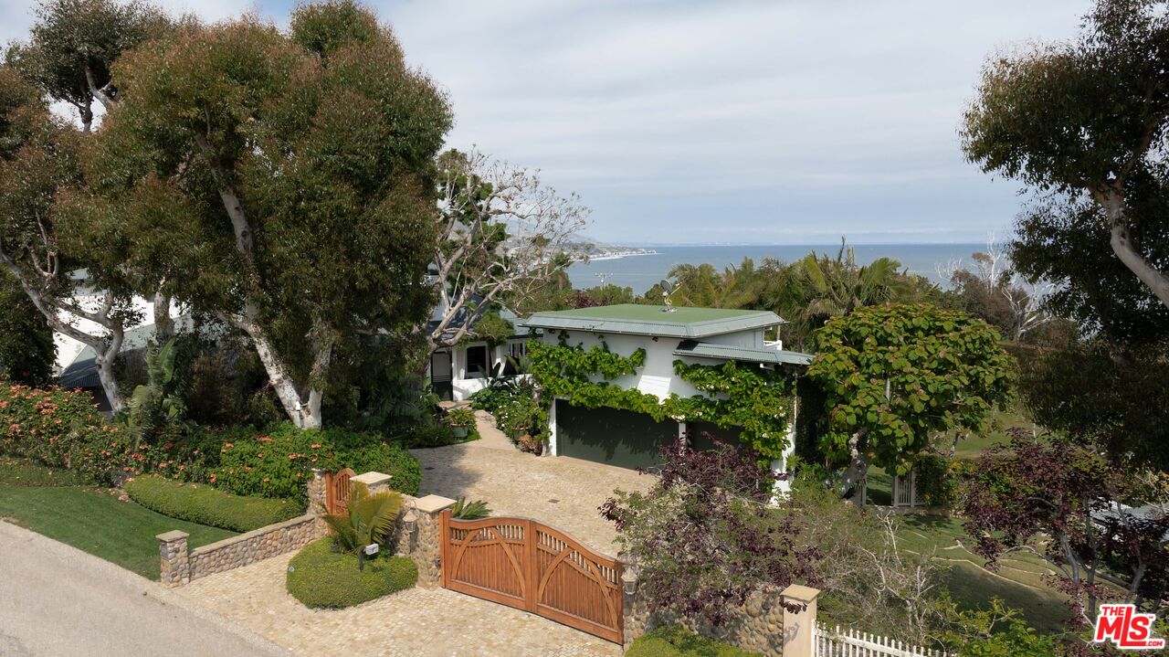 Malibu, California, 90265, United States, 8 Bedrooms Bedrooms, ,9 BathroomsBathrooms,Residential,For Sale,1989186