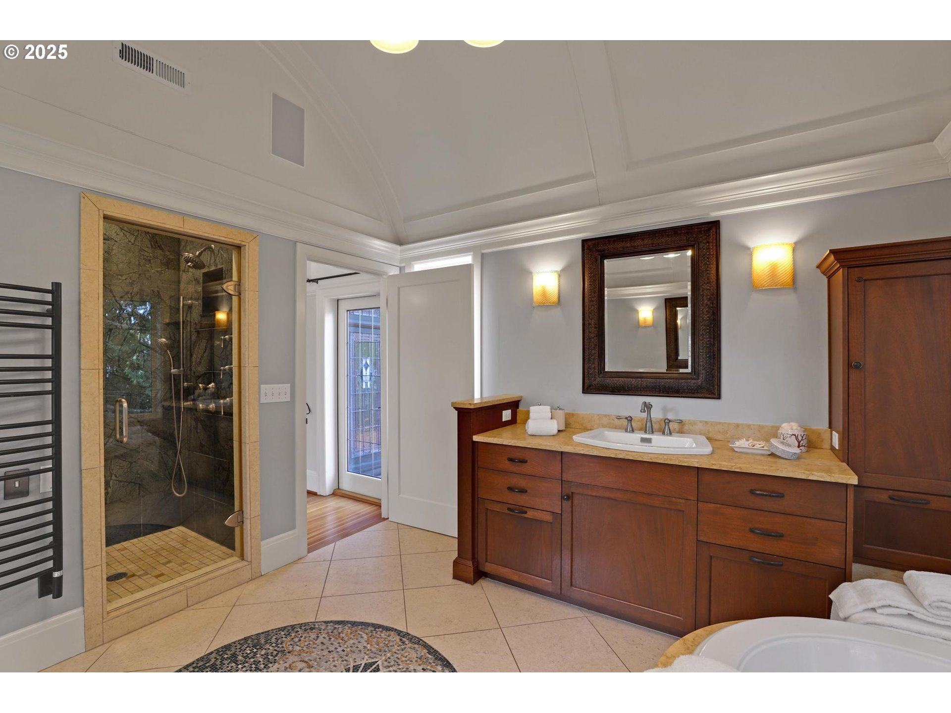 Portland, Oregon, 97205, United States, 4 Bedrooms Bedrooms, ,4 BathroomsBathrooms,Residential,For Sale,1795097