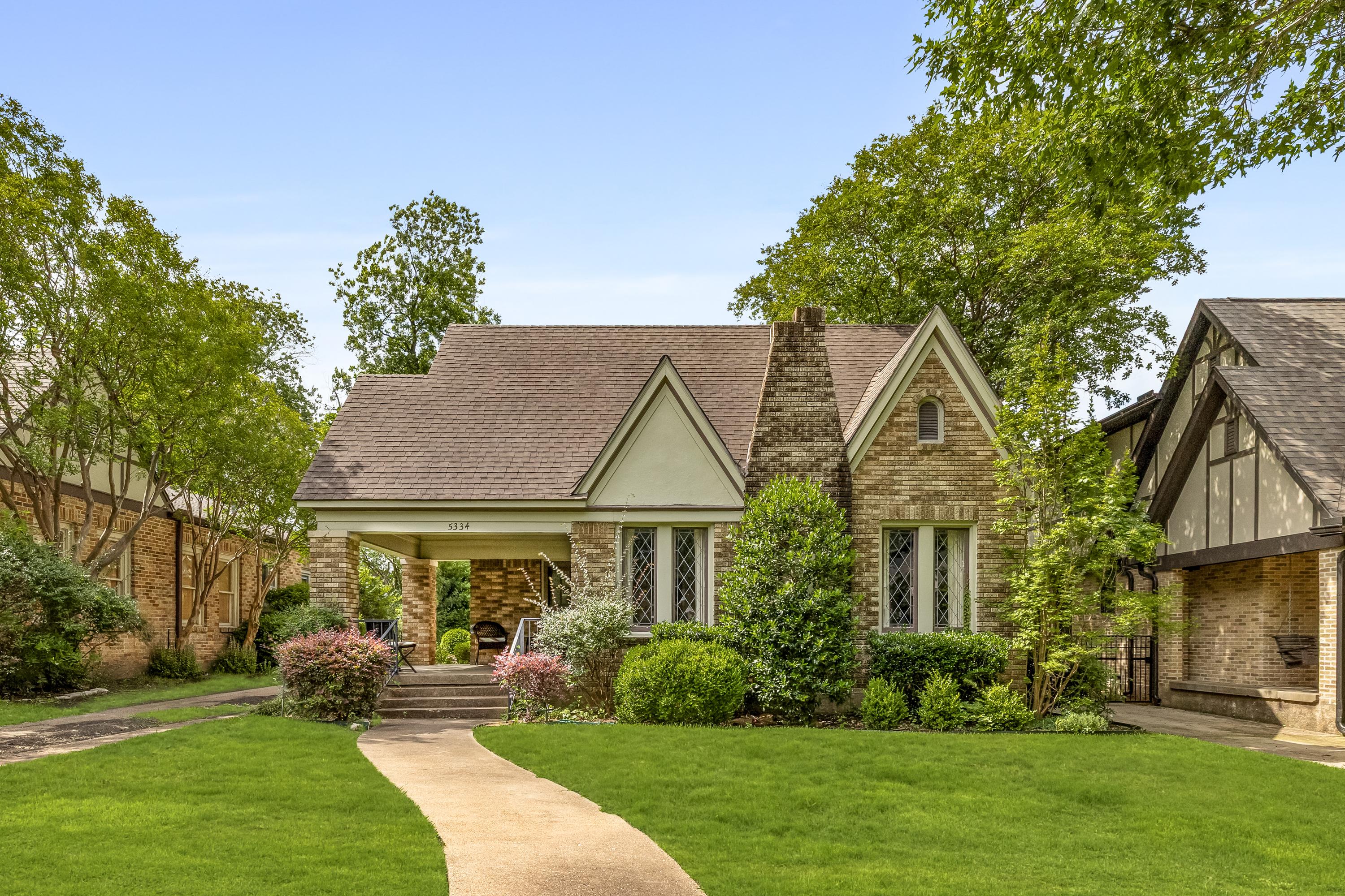  Classic Greenland Hills Tudor Opportunity - 物件實景