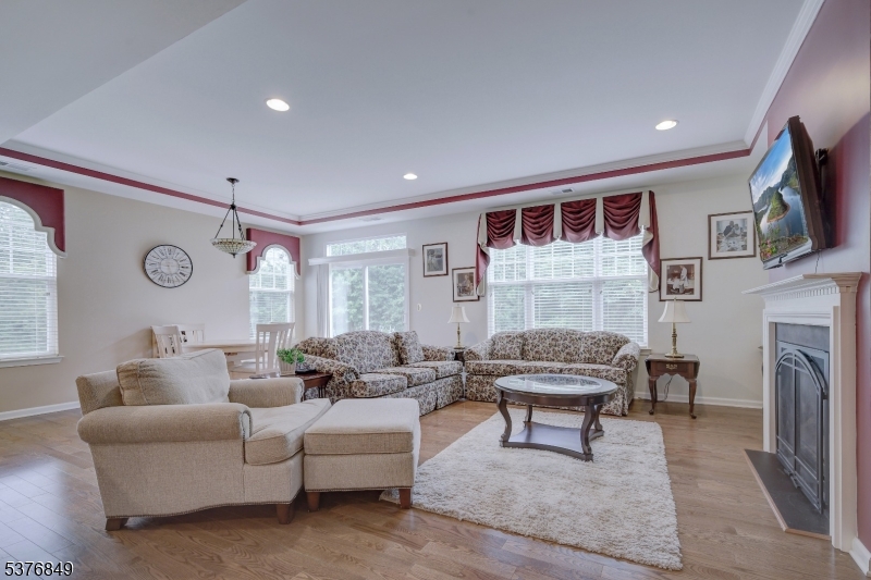 Franklin Twp., New Jersey, 08873, United States, 3 Bedrooms Bedrooms, ,2 BathroomsBathrooms,Residential,For Sale,1926291