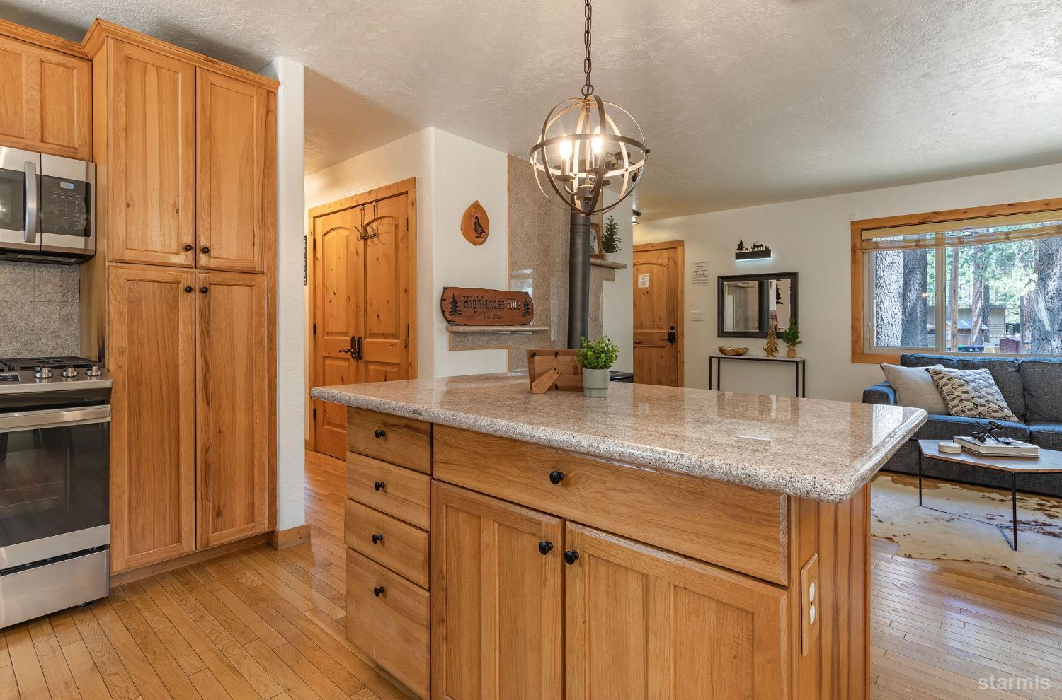 South Lake Tahoe, California, 96150, United States, 2 Bedrooms Bedrooms, ,1 BathroomBathrooms,Residential,For Sale,1971581