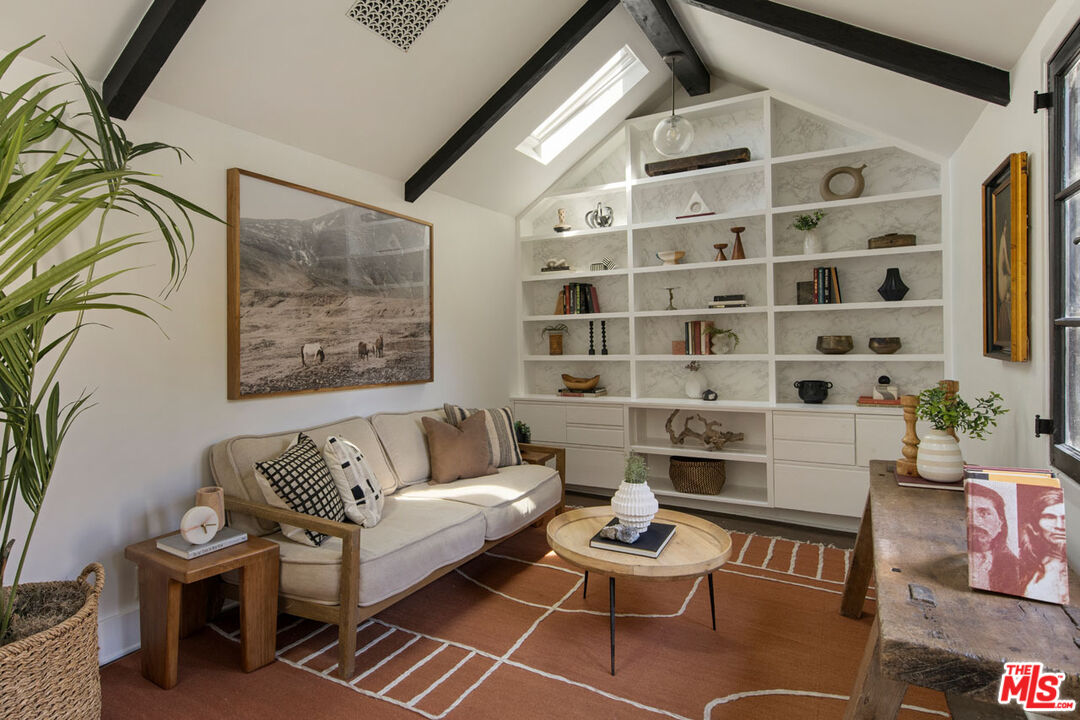 Los Angeles, California, 90039, United States, 3 Bedrooms Bedrooms, ,2 BathroomsBathrooms,Residential,For Sale,1856882
