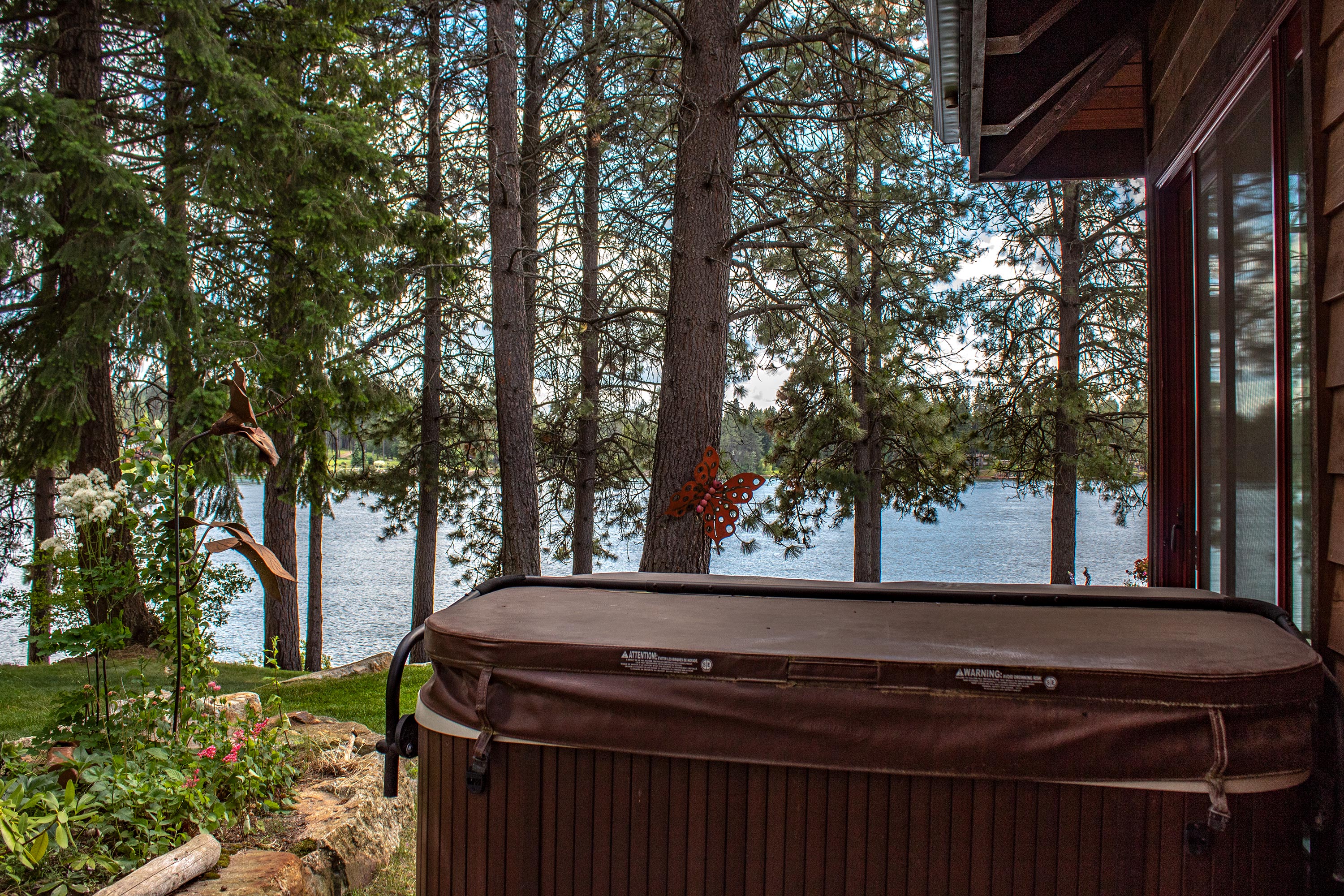 Sandpoint, Idaho, 83864, United States, 2 Bedrooms Bedrooms, ,4 BathroomsBathrooms,Residential,For Sale,1806623