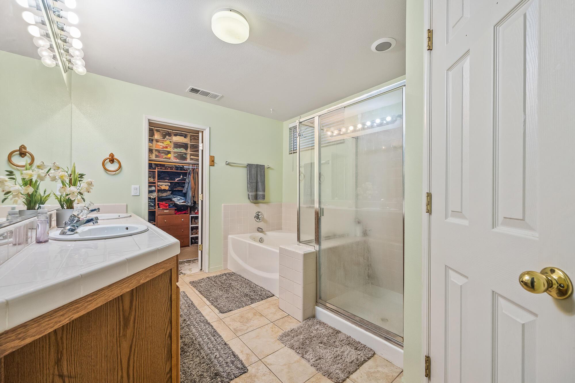 Hanford, California, 93230, United States, 4 Bedrooms Bedrooms, ,3 BathroomsBathrooms,Residential,For Sale,1985647