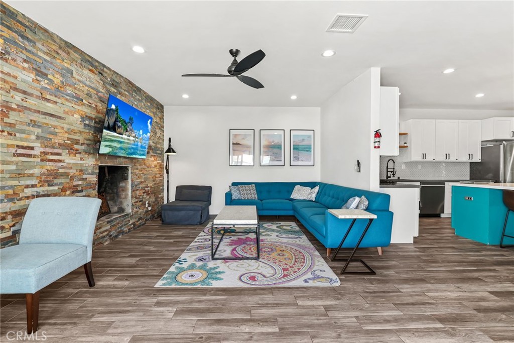 Oxnard, California, 93035, United States, ,Residential,For Sale,1991786