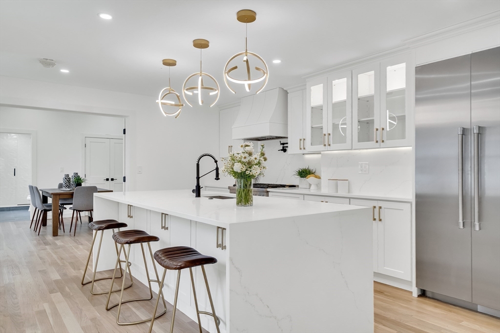 Cambridge, Massachusetts, 02139, United States, 4 Bedrooms Bedrooms, ,5 BathroomsBathrooms,Residential,For Sale,1891277