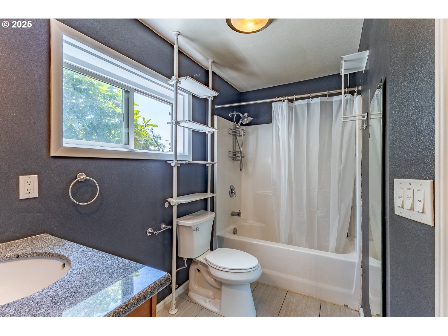 Vancouver, Washington, 98663, United States, 3 Bedrooms Bedrooms, ,1 BathroomBathrooms,Residential,For Sale,1846547