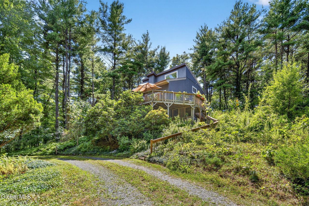 Valatie, New York, 12184, United States, 5 Bedrooms Bedrooms, ,3 BathroomsBathrooms,Residential,For Sale,1924980