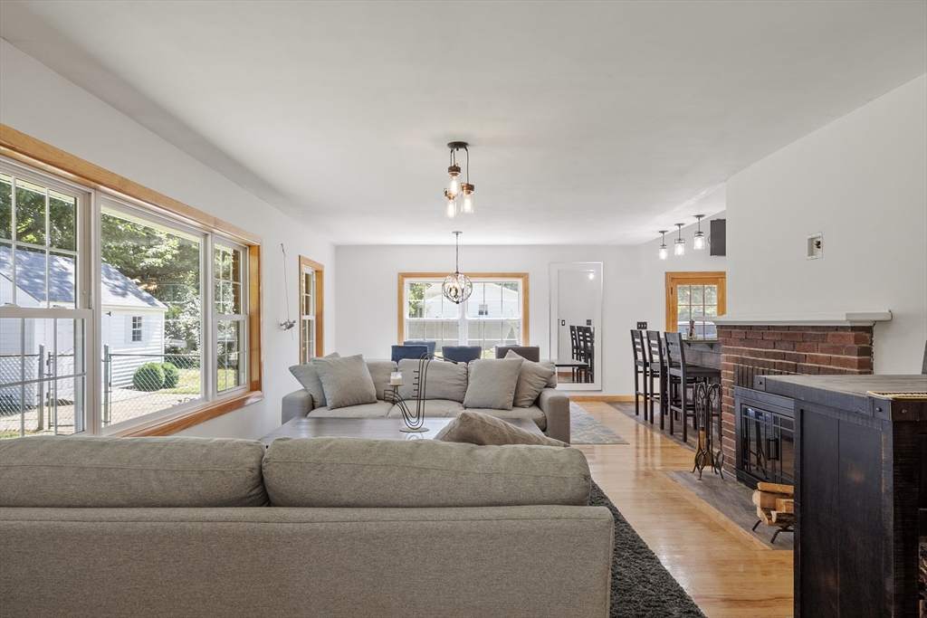 Framingham, Massachusetts, 01701, United States, 4 Bedrooms Bedrooms, ,3 BathroomsBathrooms,Residential,For Sale,1939196