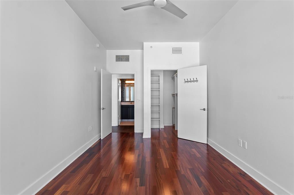 Orlando, Florida, 32801, United States, 2 Bedrooms Bedrooms, ,2 BathroomsBathrooms,Residential,For Sale,1987593