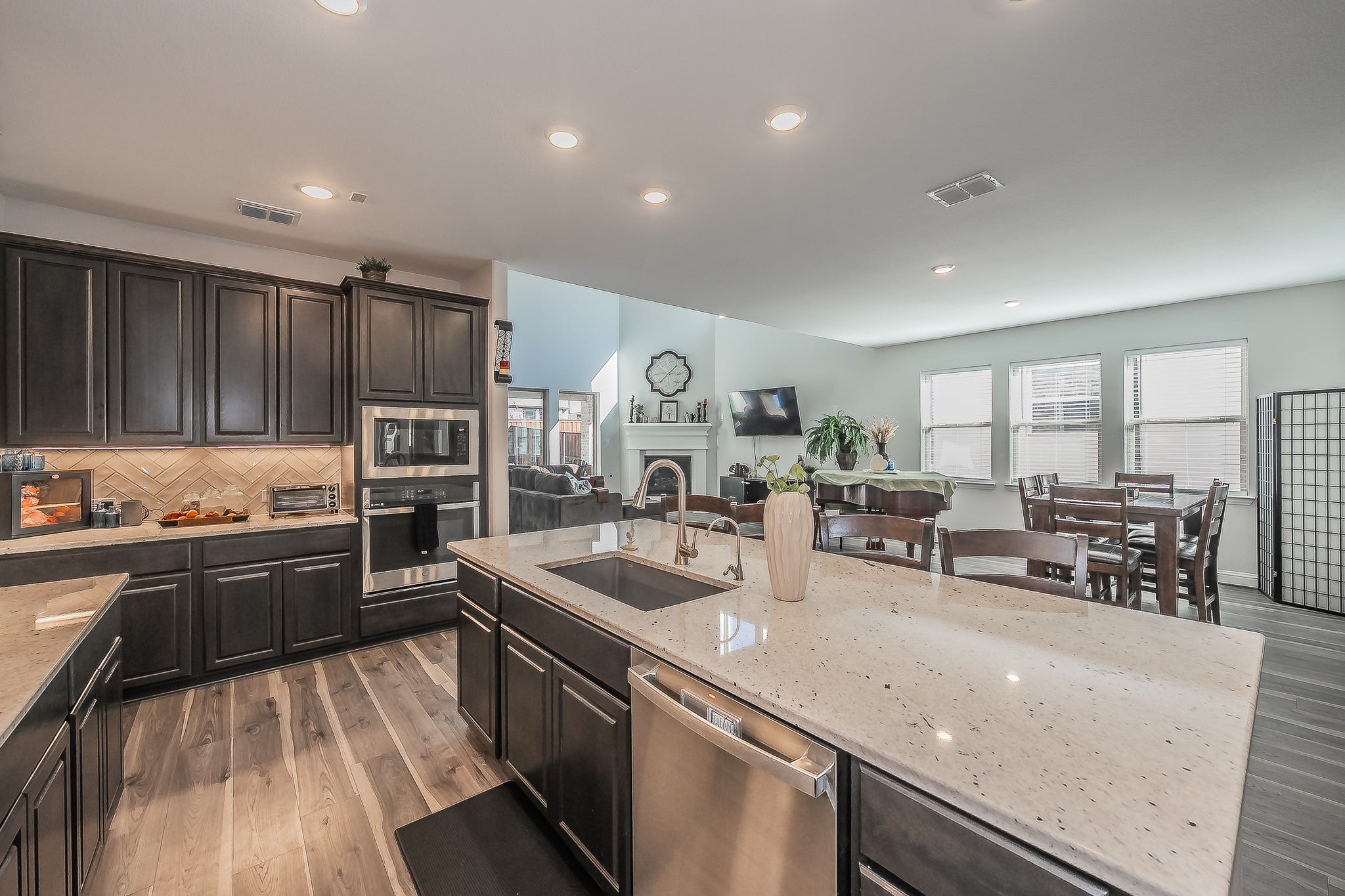 Celina, Texas, 75009, United States, 4 Bedrooms Bedrooms, ,4 BathroomsBathrooms,Residential,For Sale,2021817