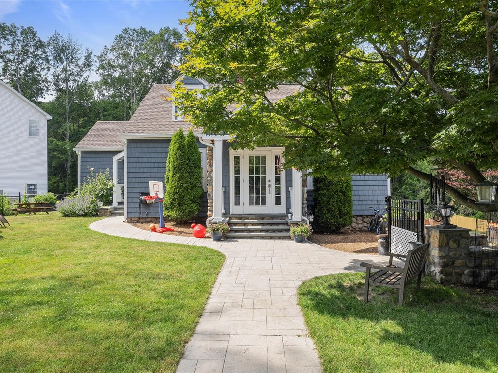 Westerly, Rhode Island, 02891, United States, 5 Bedrooms Bedrooms, ,4 BathroomsBathrooms,Residential,For Sale,1906613