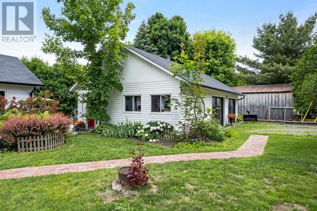 RIDEAU LAKES, Ontario, K0G 1V0, CA, 3 Bedrooms Bedrooms, ,2 BathroomsBathrooms,Residential,For Sale,1947038