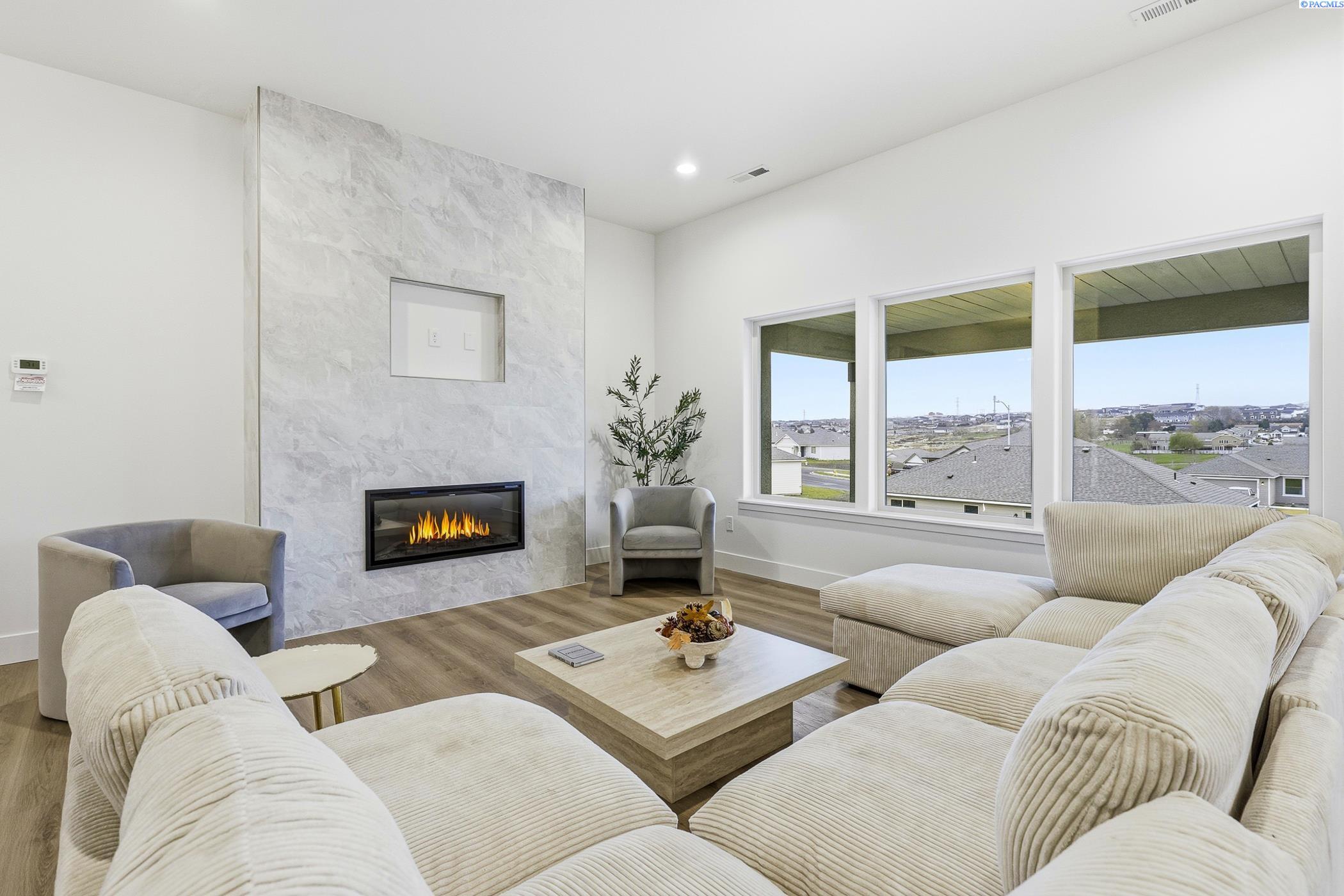 Kennewick, Washington, 99338, United States, 3 Bedrooms Bedrooms, ,2 BathroomsBathrooms,Residential,For Sale,2000655