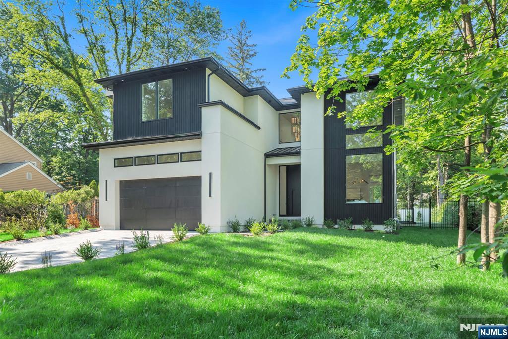 Tenafly, New Jersey, 07670, United States, 6 Bedrooms Bedrooms, ,6 BathroomsBathrooms,Residential,For Sale,1906714