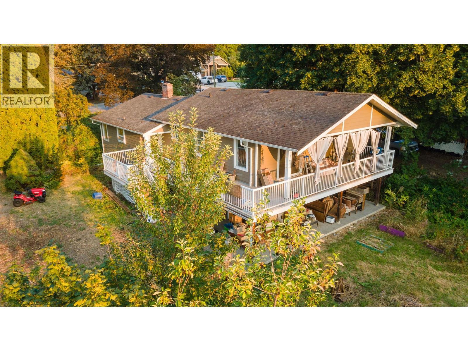SALMON ARM, British Columbia, V1E 1J3, CA, 4 Bedrooms Bedrooms, ,2 BathroomsBathrooms,Residential,For Sale,1950734
