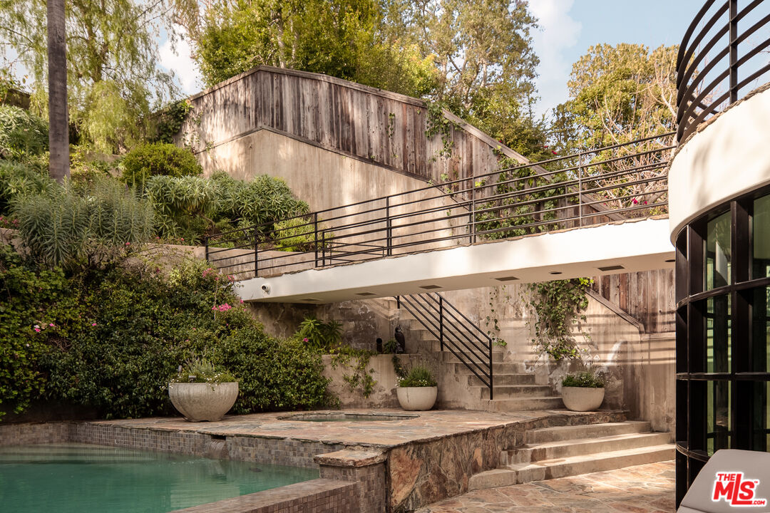 Los Angeles, California, 90049, United States, 4 Bedrooms Bedrooms, ,5 BathroomsBathrooms,Residential,For Sale,1882752