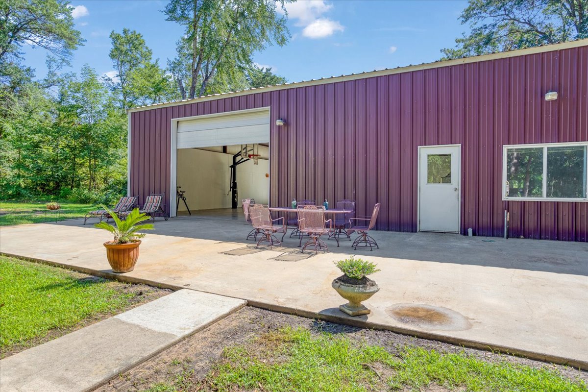 Bonham, Texas, 75418, United States, 6 Bedrooms Bedrooms, ,3 BathroomsBathrooms,Residential,For Sale,1983606