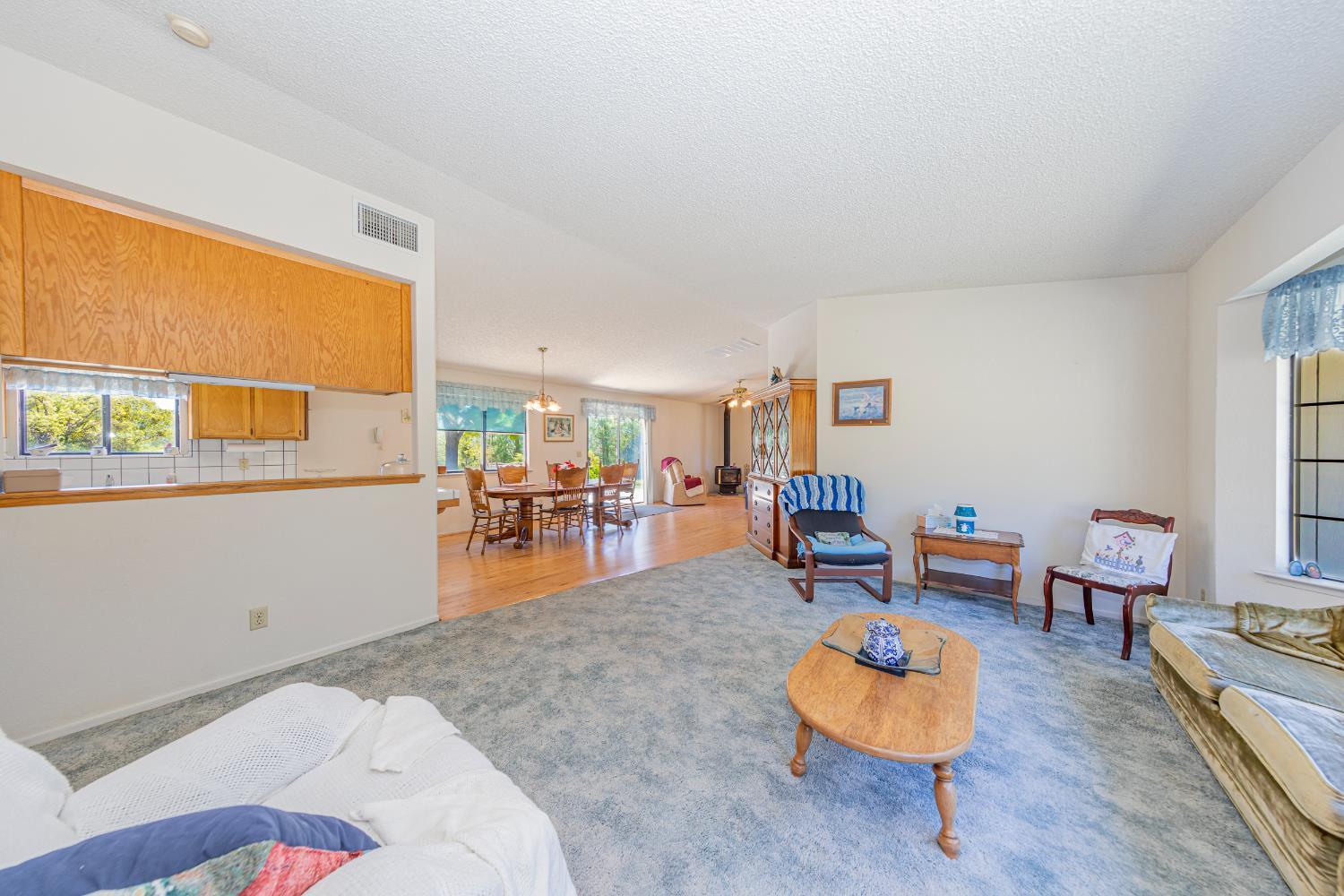 Oakhurst, California, 93644, United States, 4 Bedrooms Bedrooms, ,3 BathroomsBathrooms,Residential,For Sale,1974250