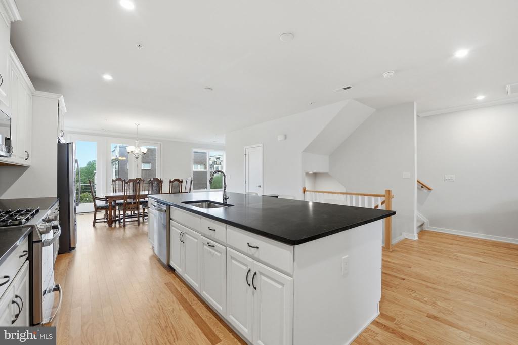 Chantilly, Virginia, 20151, United States, 3 Bedrooms Bedrooms, ,3 BathroomsBathrooms,Residential,For Sale,2048554