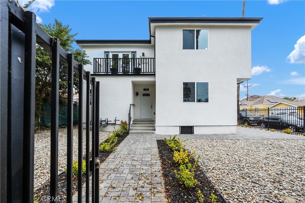 Los Angeles, California, 90011, United States, ,Residential,For Sale,1991089