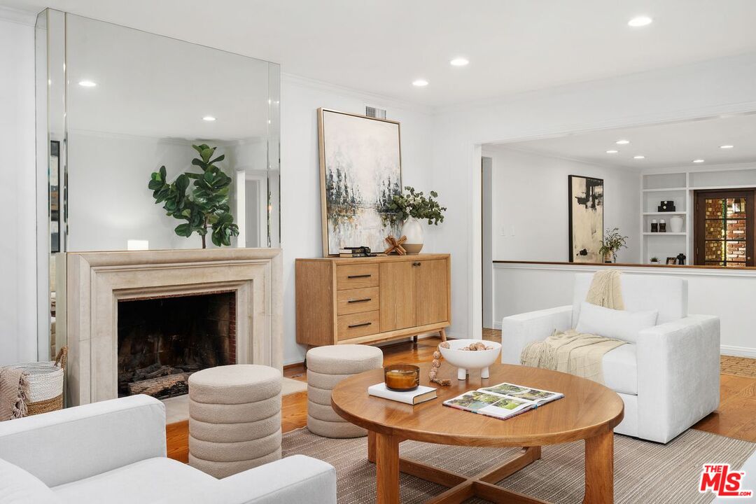 Los Angeles, California, 90049, United States, 3 Bedrooms Bedrooms, ,3 BathroomsBathrooms,Residential,For Sale,1989450