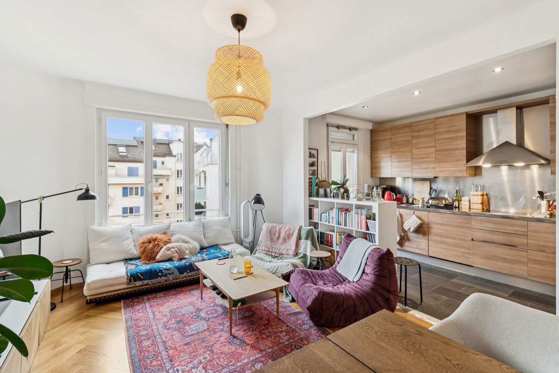  Charming renovated 2.5-room apartment with lake view and historic cachet - Centr - 物件實景