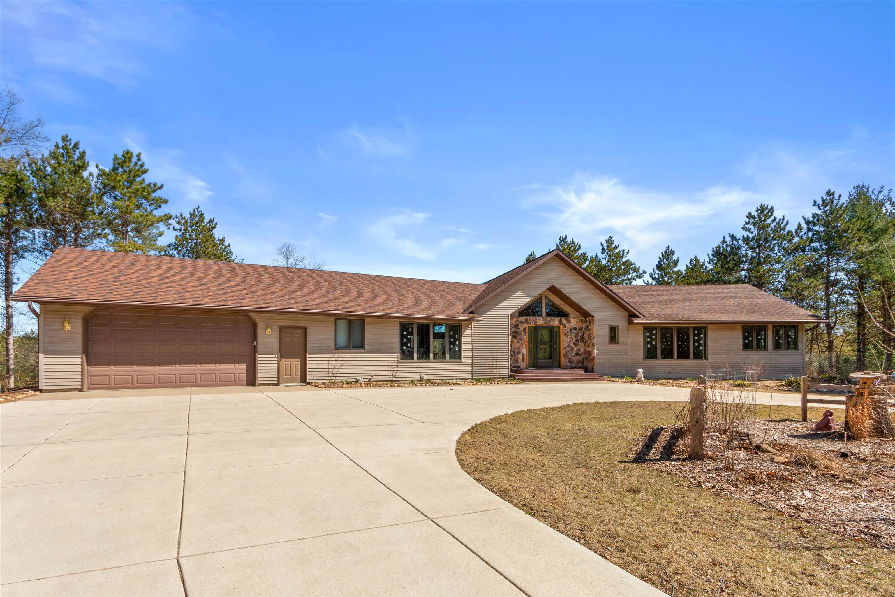 HANCOCK, Wisconsin, 54943, United States, 4 Bedrooms Bedrooms, ,3 BathroomsBathrooms,Residential,For Sale,1805423