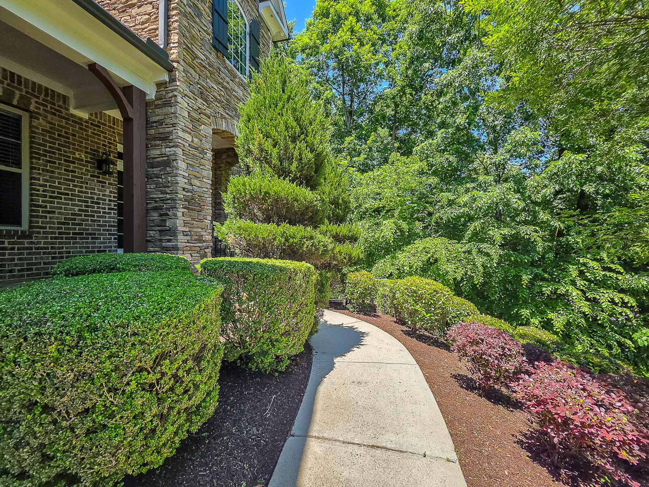  Set Along a Quiet and Tree-Lined Street in the Heart of Milton - 物件實景