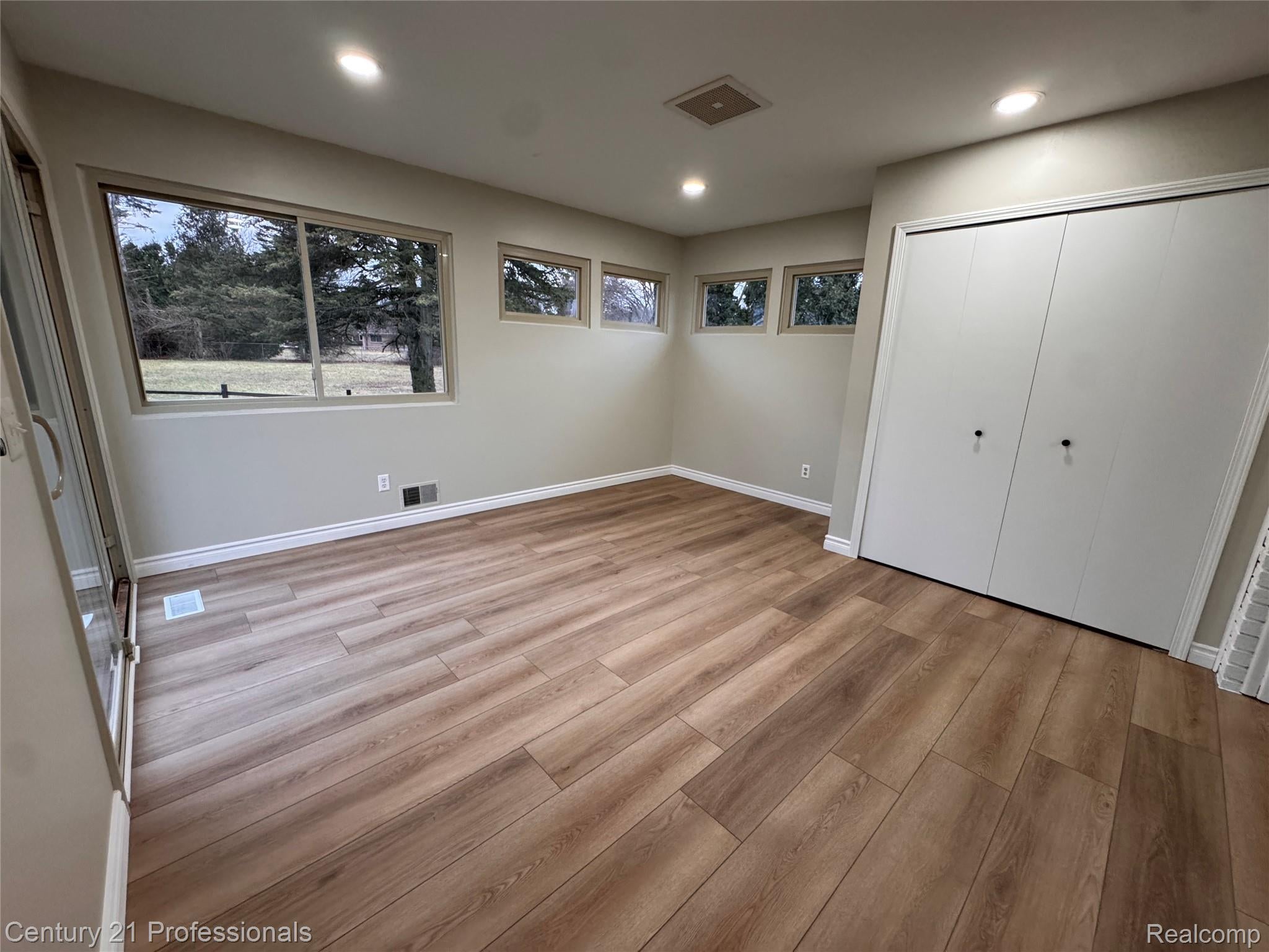 Troy, Michigan, 48085, United States, 4 Bedrooms Bedrooms, ,3 BathroomsBathrooms,Residential,For Sale,2009052