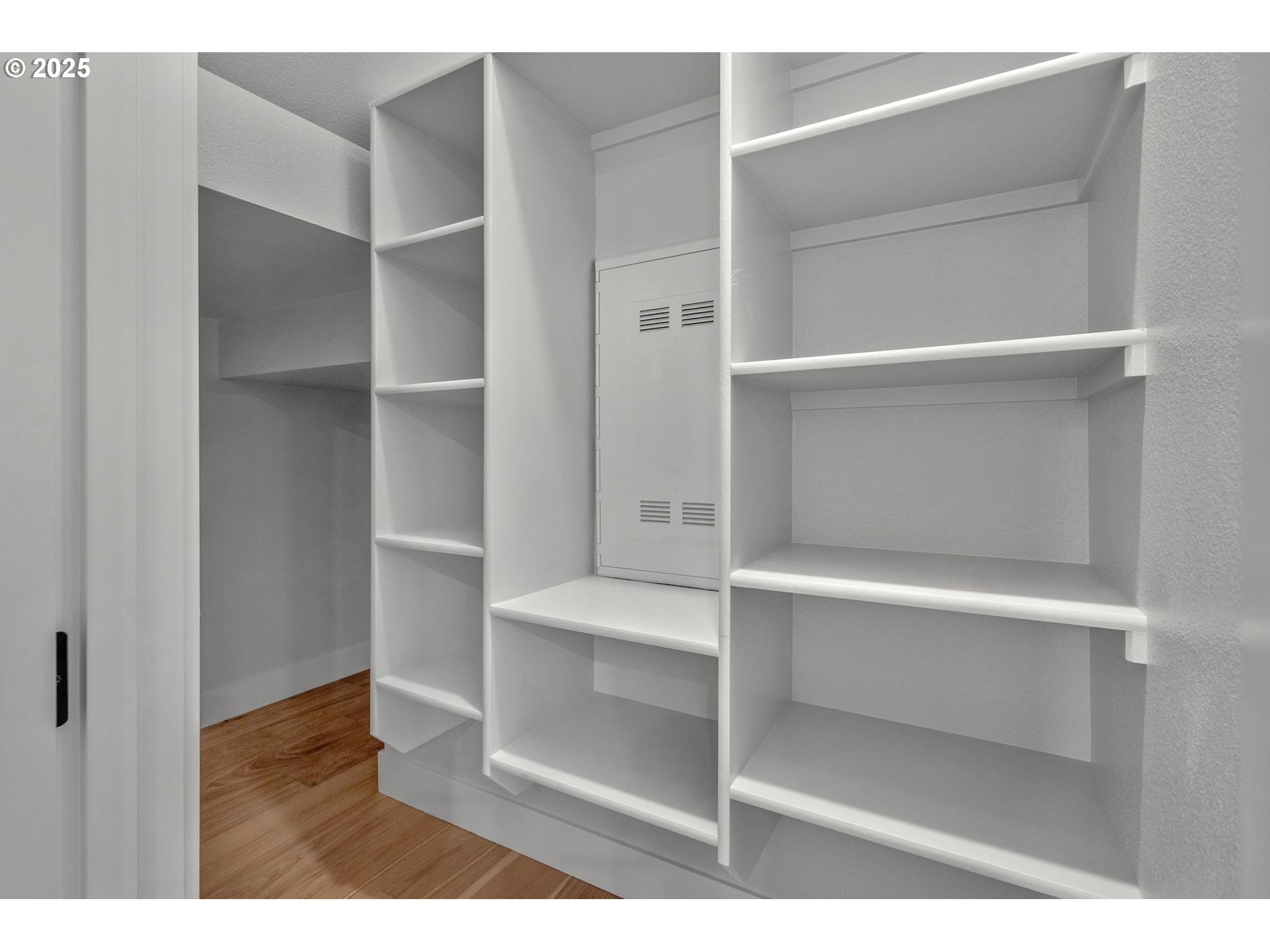 Portland, Oregon, 97219, United States, 3 Bedrooms Bedrooms, ,3 BathroomsBathrooms,Residential,For Sale,1998878