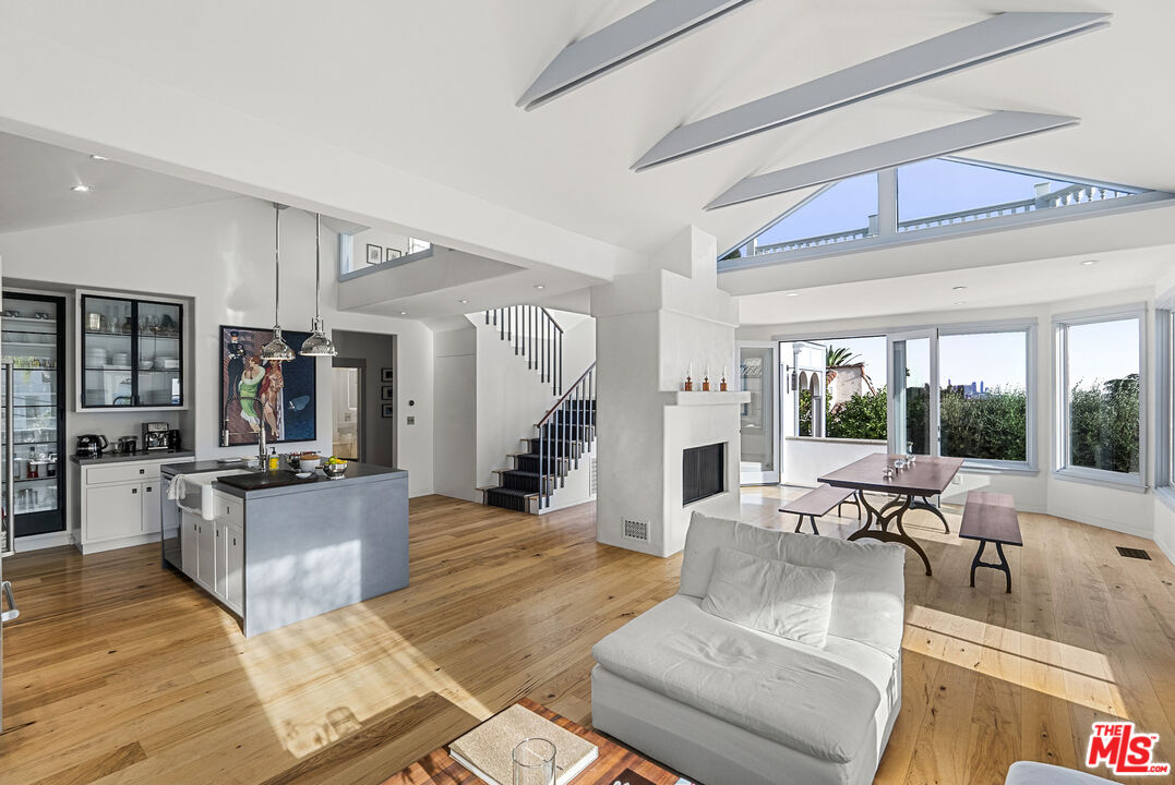 Los Angeles, California, 90068, United States, 3 Bedrooms Bedrooms, ,3 BathroomsBathrooms,Residential,For Sale,1794796