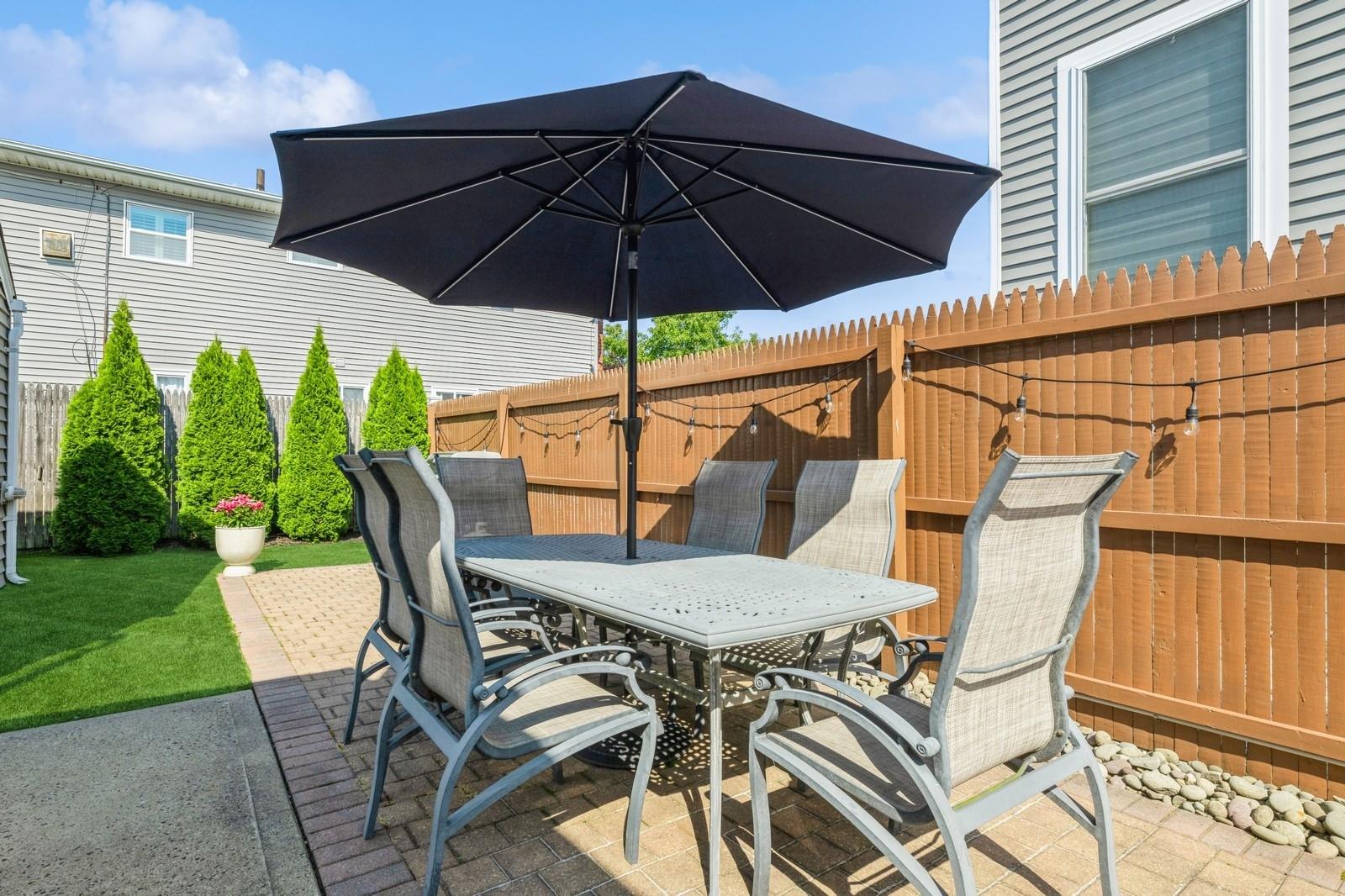 Lindenhurst, New York, 11757, United States, 2 Bedrooms Bedrooms, ,1 BathroomBathrooms,Residential,For Sale,1847928