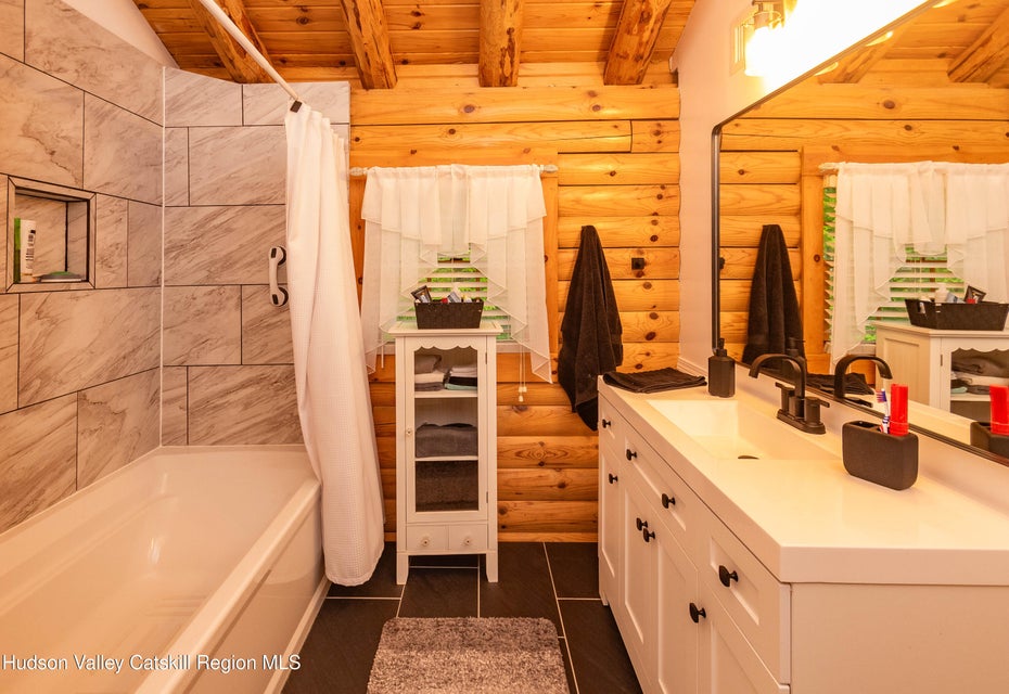 New Paltz, New York, 12561, United States, 3 Bedrooms Bedrooms, ,3 BathroomsBathrooms,Residential,For Sale,1873617
