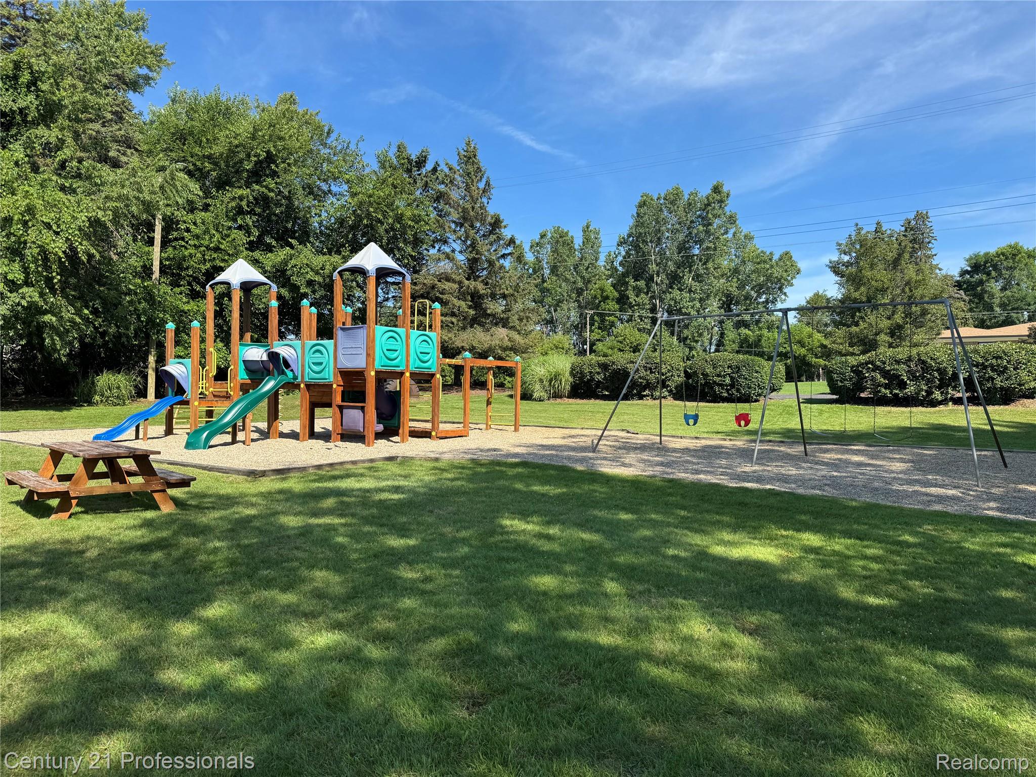 WhiteLake, Michigan, 48386, United States, 4 Bedrooms Bedrooms, ,4 BathroomsBathrooms,Residential,For Sale,1895235